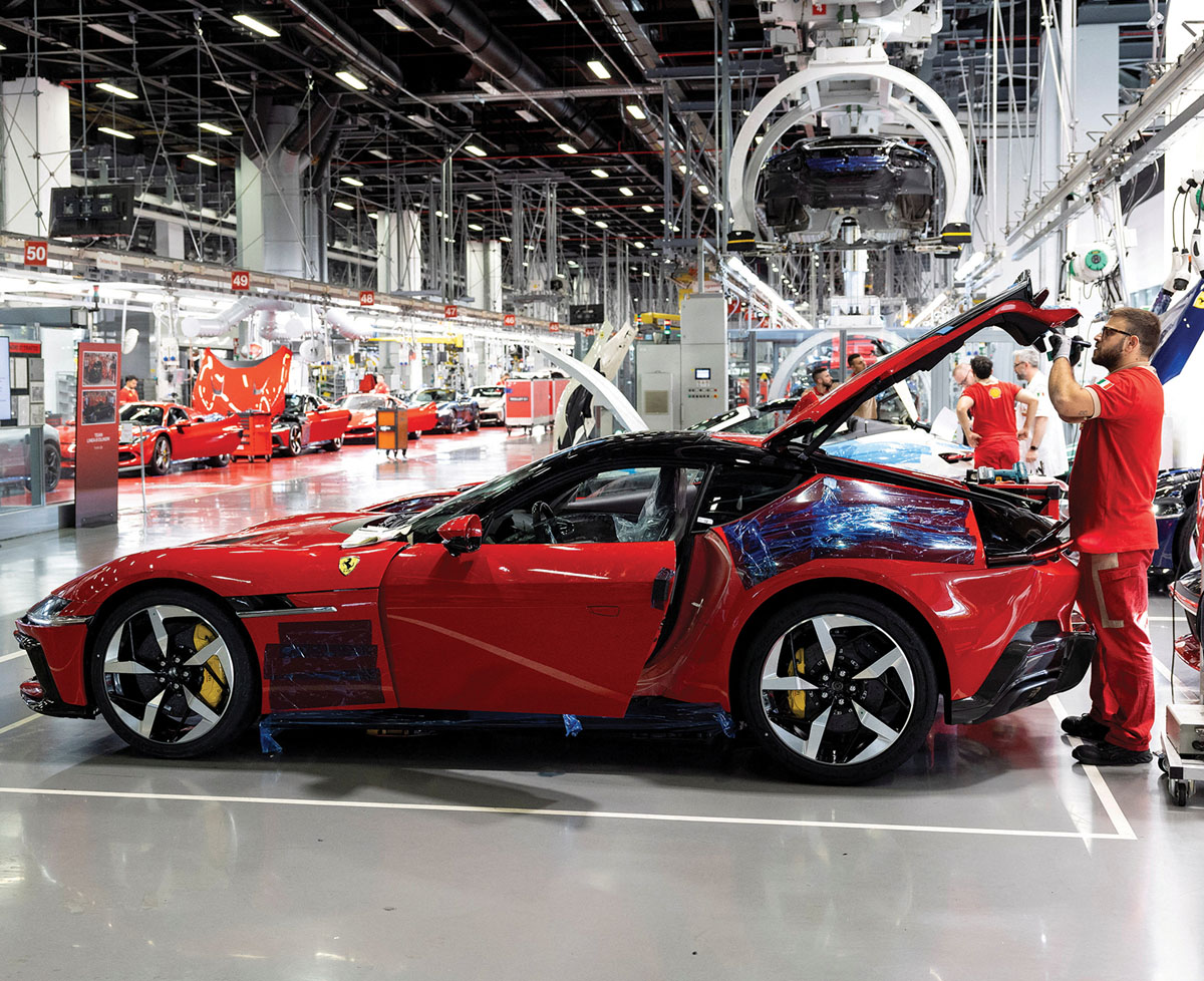 Ferrari frena su ambición eléctrica y provoca la mayor caída bursátil de su historia