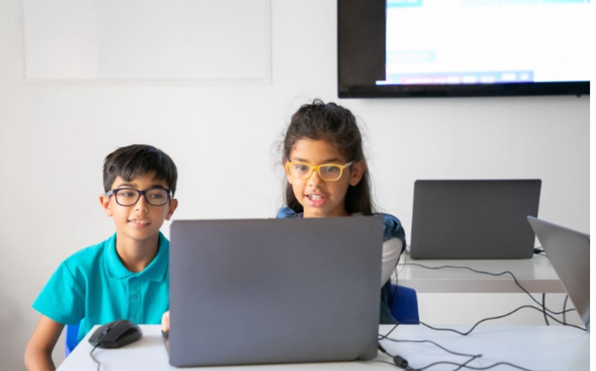¿Cómo pueden los estudiantes utilizar la IA para transcribir clases y conferencias?