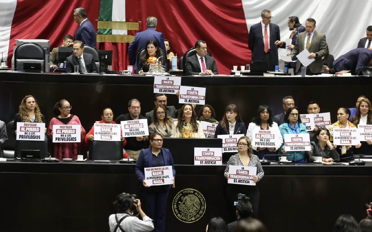 Entre cuestionamientos y pancartas, diputados discuten reformas a Ley de Amparo