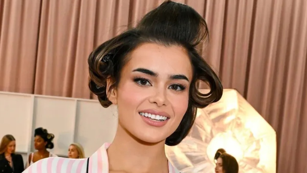 Barbie Ferreira, actriz de 'Euphoria', sorprende al modelar en el Victoria's Secret Fashion Show 2025 | VIDEO