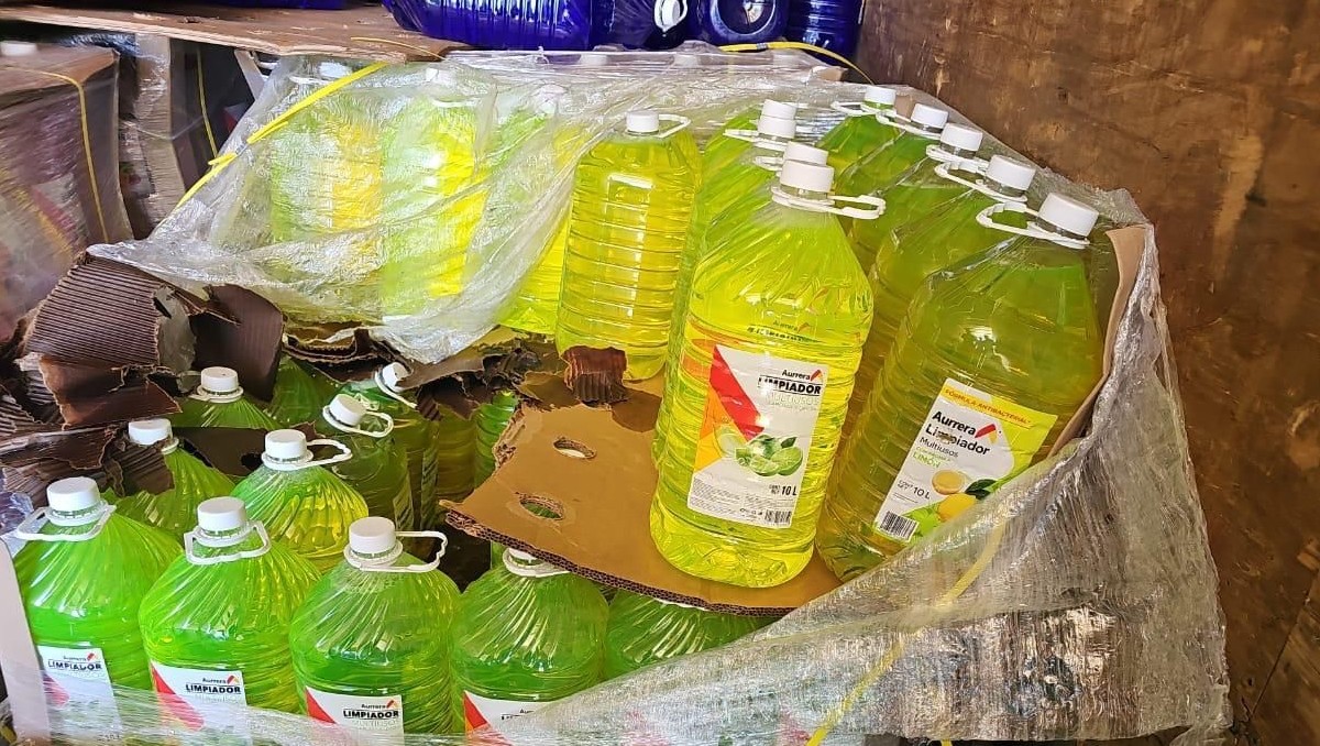 Aseguran más de mil litros de metanfetamina líquida en Sonora; iba en envases de detergente