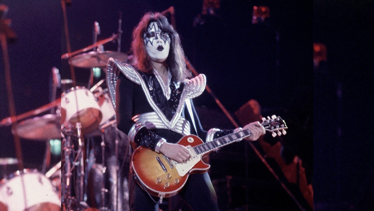 Un agradecimiento a un fan; ésta fue la última publicación de Ace Frehley, guitarrista original de KISS que murió hoy