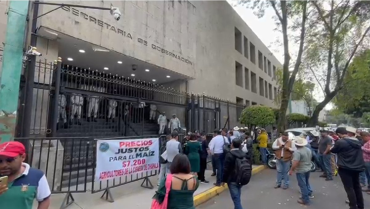 Segob recibe a agricultores de 4 estados; amagan con retomar bloqueos si no alcanzan acuerdo