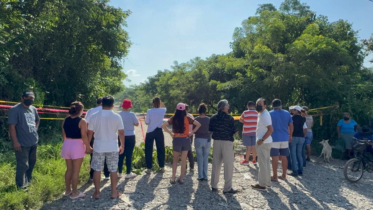 Autoridades usan basurero clausurado para tirar desechos de inundaciones en Poza Rica y habitantes lo denuncian