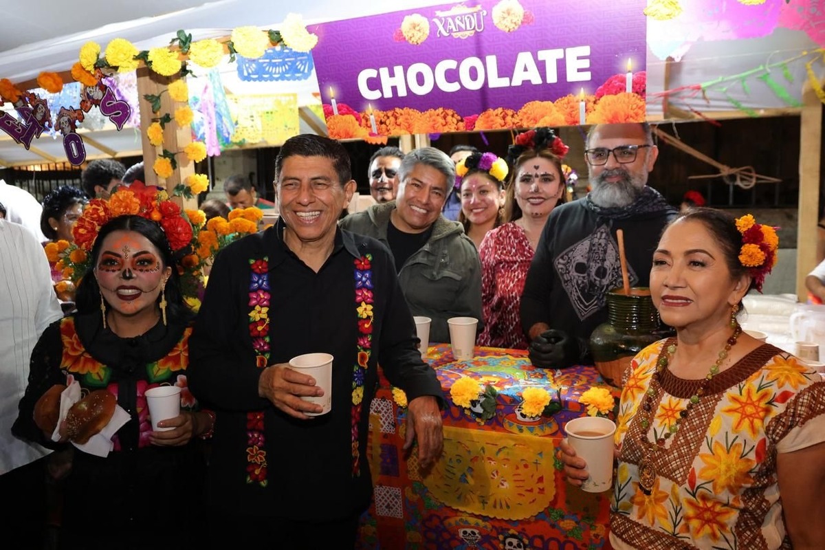 Festeja Oaxaca el Día de Muertos con Verbena Popular Xandú en el Zócalo capitalino