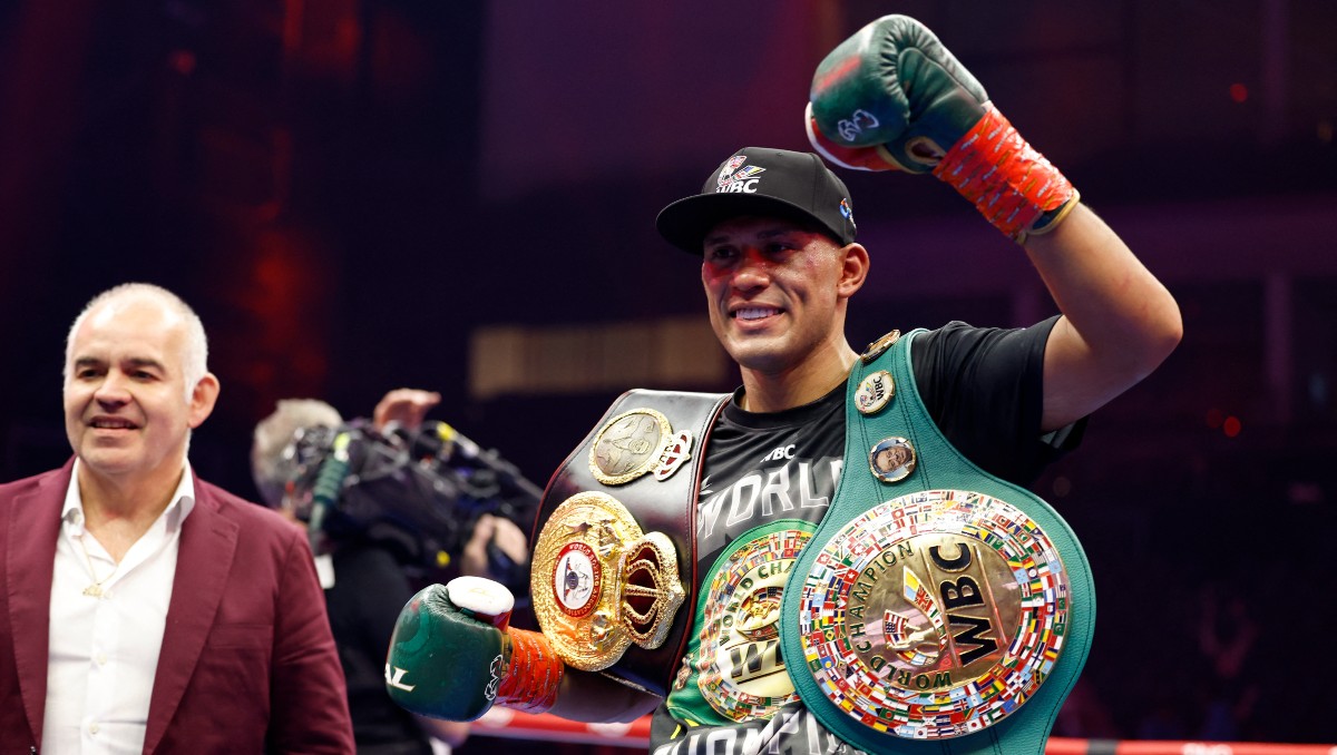David Benavidez vence a Anthony Yarde y retiene el título semipesado