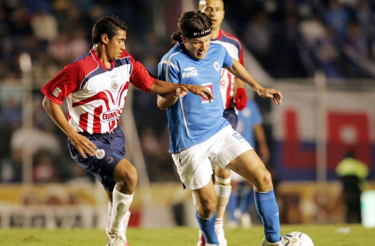 Chivas domina a Cruz Azul en sus enfrentamientos en las liguillas