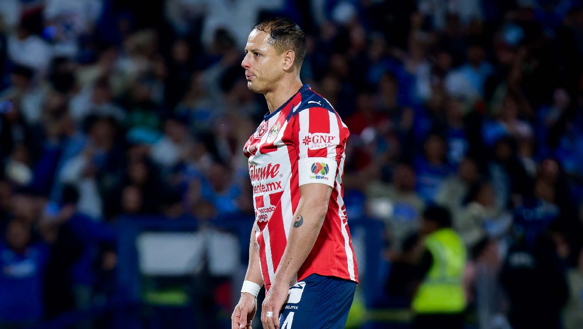 Ex futbolistas y comentaristas defienden a Chicharito Hernández