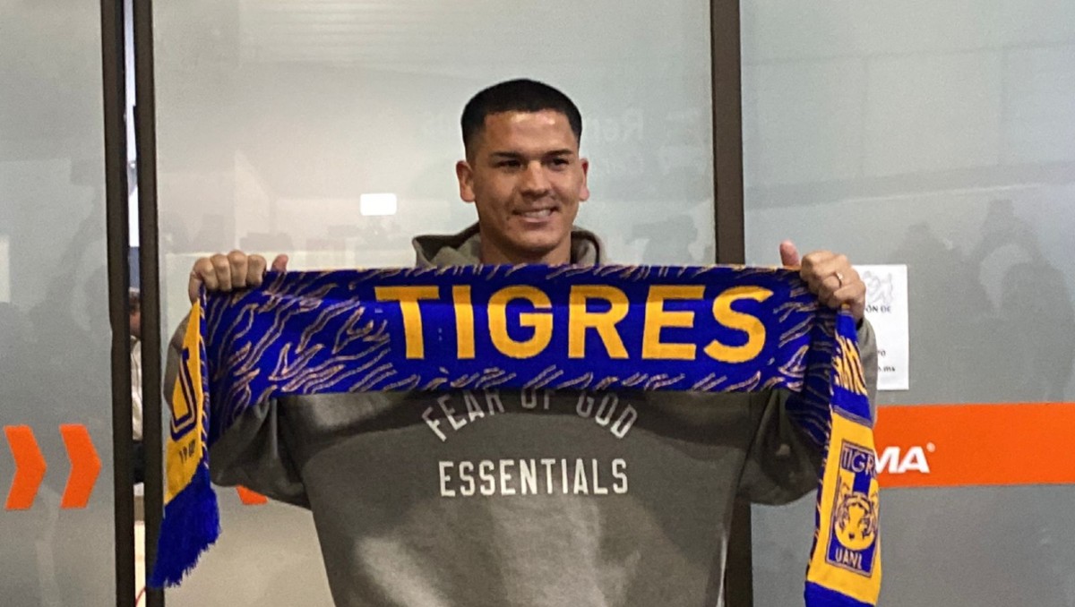 César Araújo llega a Nuevo León para cerrar fichaje con Tigres