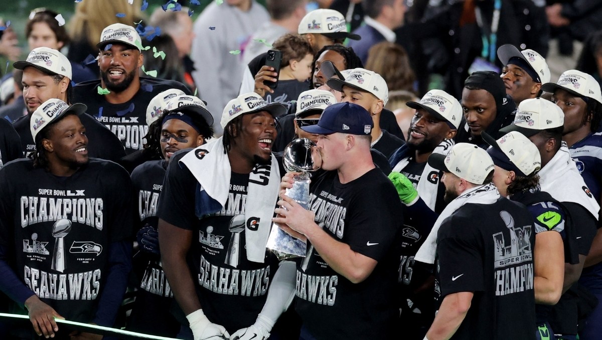 La unidad le dio el trofeo Vince Lombardi a los Seahawks