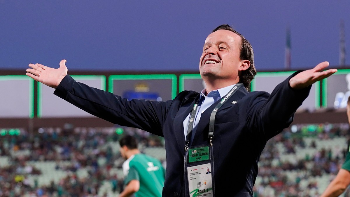 Mikel Arriola, captado en el Levis Stadium para ver el Super Bowl 2026