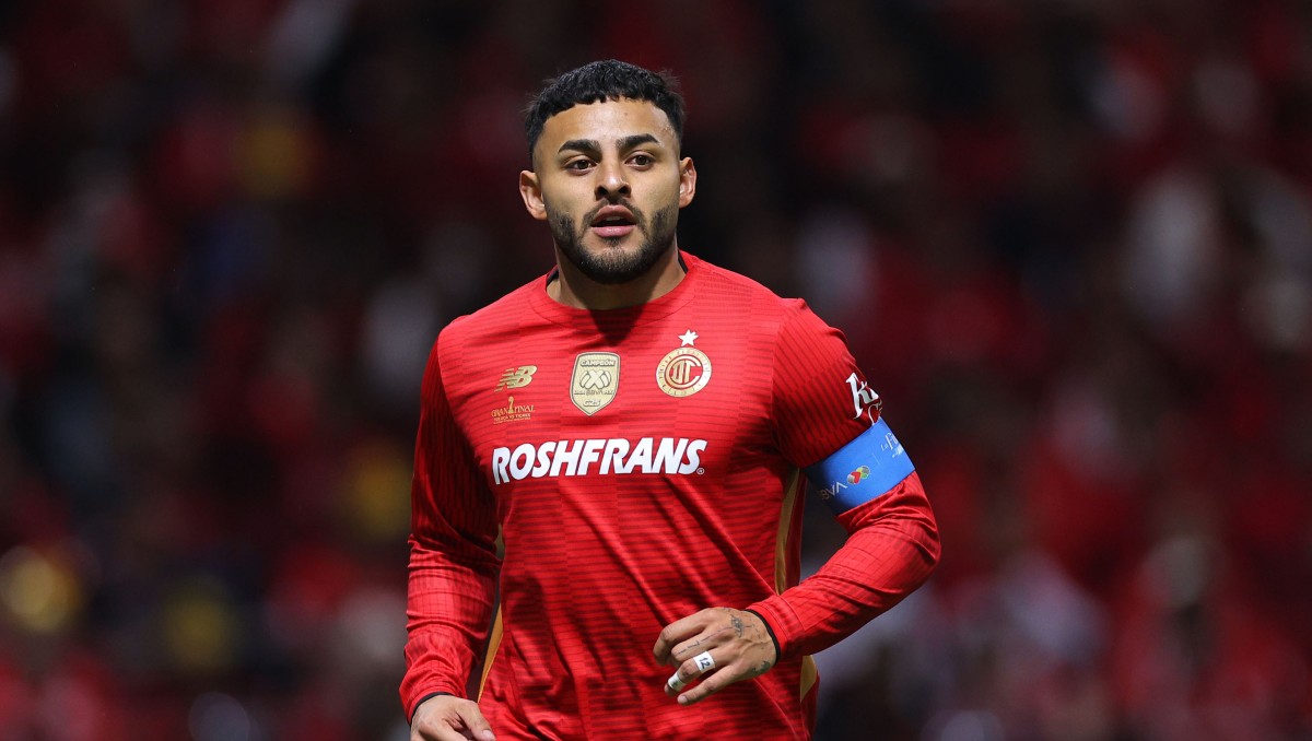 Alexis Vega ya entrena con balón y se acerca su regreso a las canchas