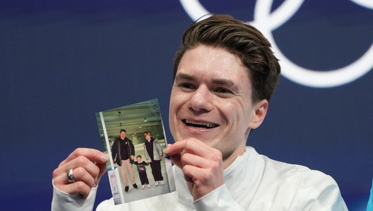 Naumov realiza emotivo homenaje a sus padres fallecidos en Milano