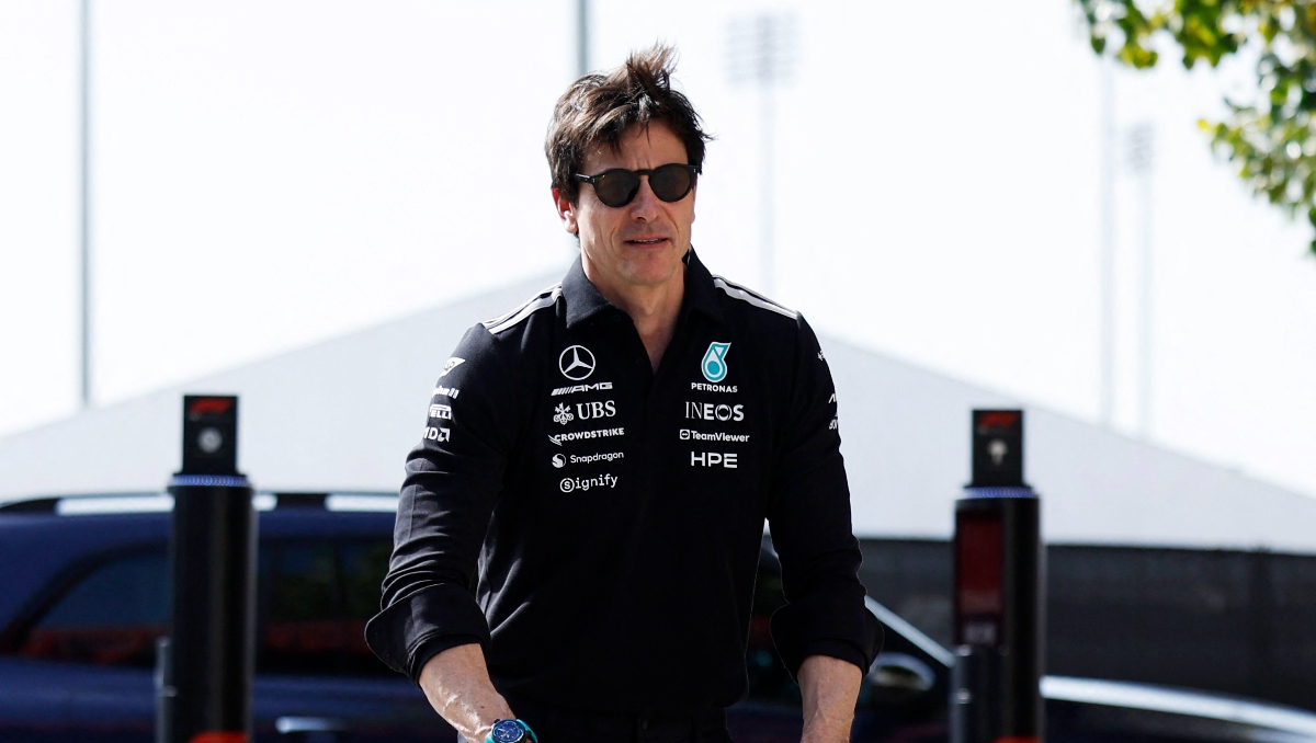 Jefe de Mercedes acusa complot por los otros fabricantes de motores