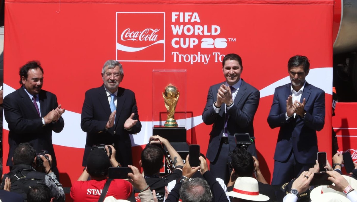 Copa del Mundo llega a México para iniciar su tour previo al Mundial