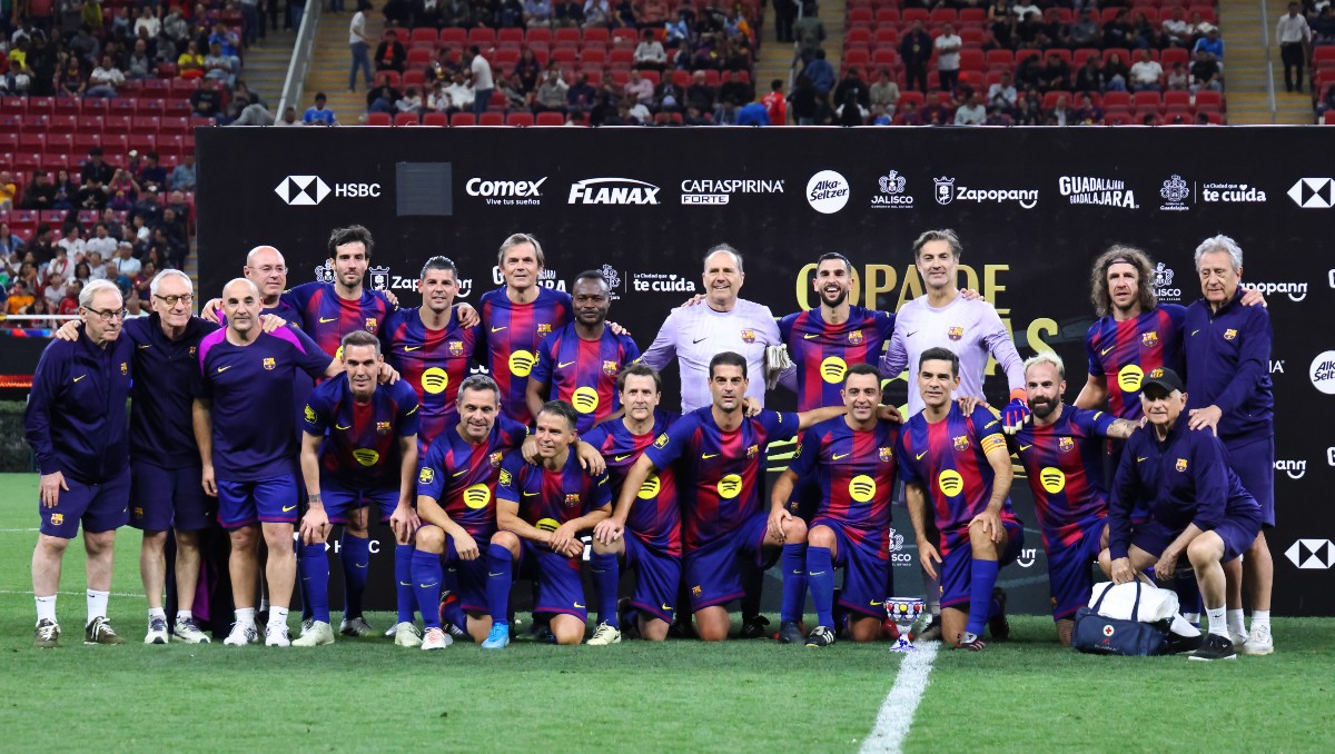 Leyendas del Barcelona derrotan a las del Real Madrid en Estadio Akron