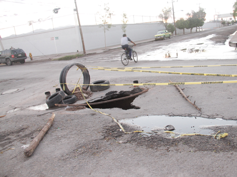 Colector caído en Ocampo y calle 12 de Torreón.