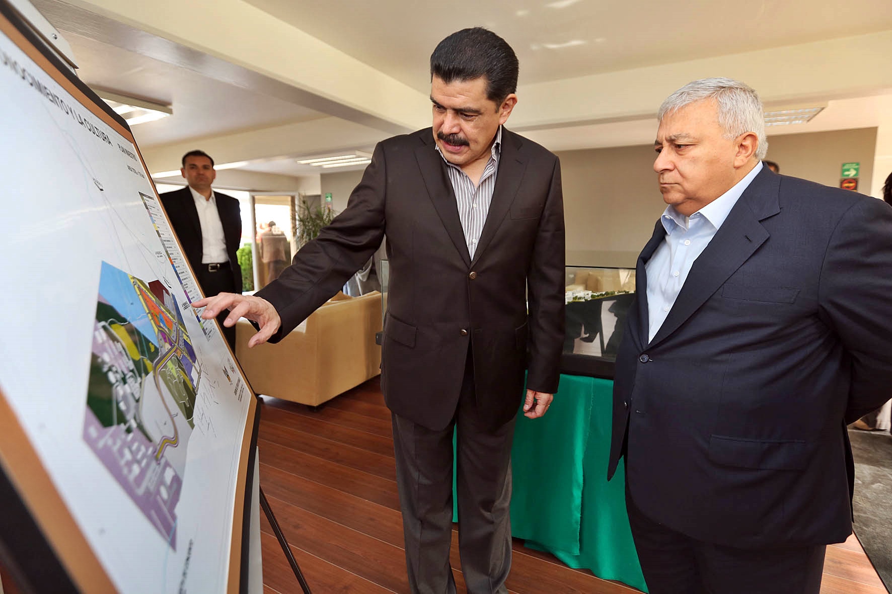 Francisco Olvera, gobernador hidalguense, presentó parte de los avances que lleva la Ciudad del Conocimiento. 