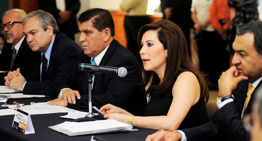 La alcaldesa Bárbara Botello estuvo presente en la reunión.