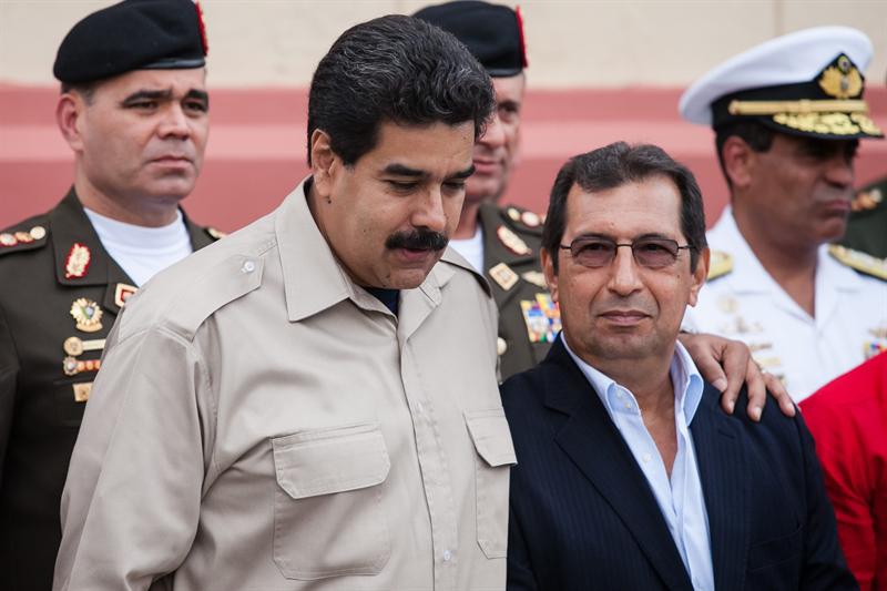 Nicolás Maduro, con Adán Chávez en el Cuartel de la Montaña en Caracas