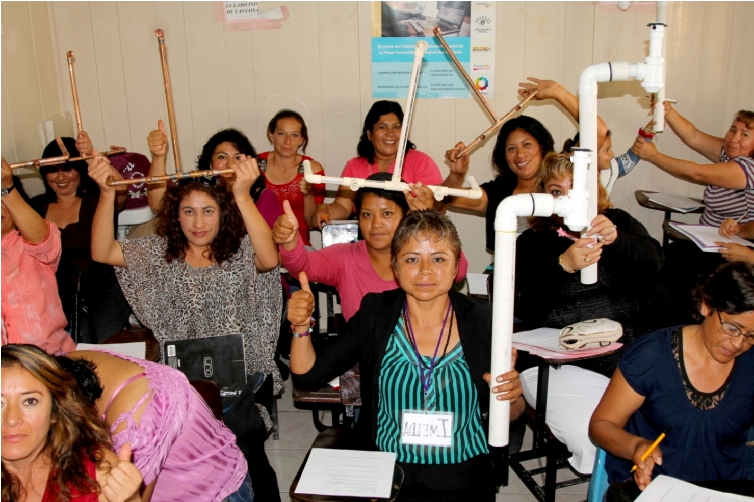 Aprenden actividades que se cree, son solo para hombres.