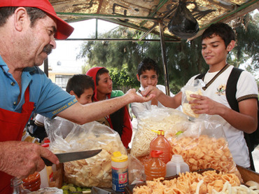 Continúa venta de comida chatarra en escuelas