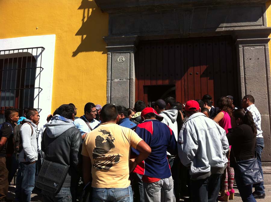Pobladores de Guadalupe Victoria se manifiestan en Casa Aguayo- Grupo ...