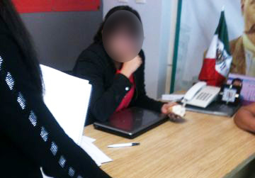 La empleada de las oficinas del PRI sufrió un gran susto. 