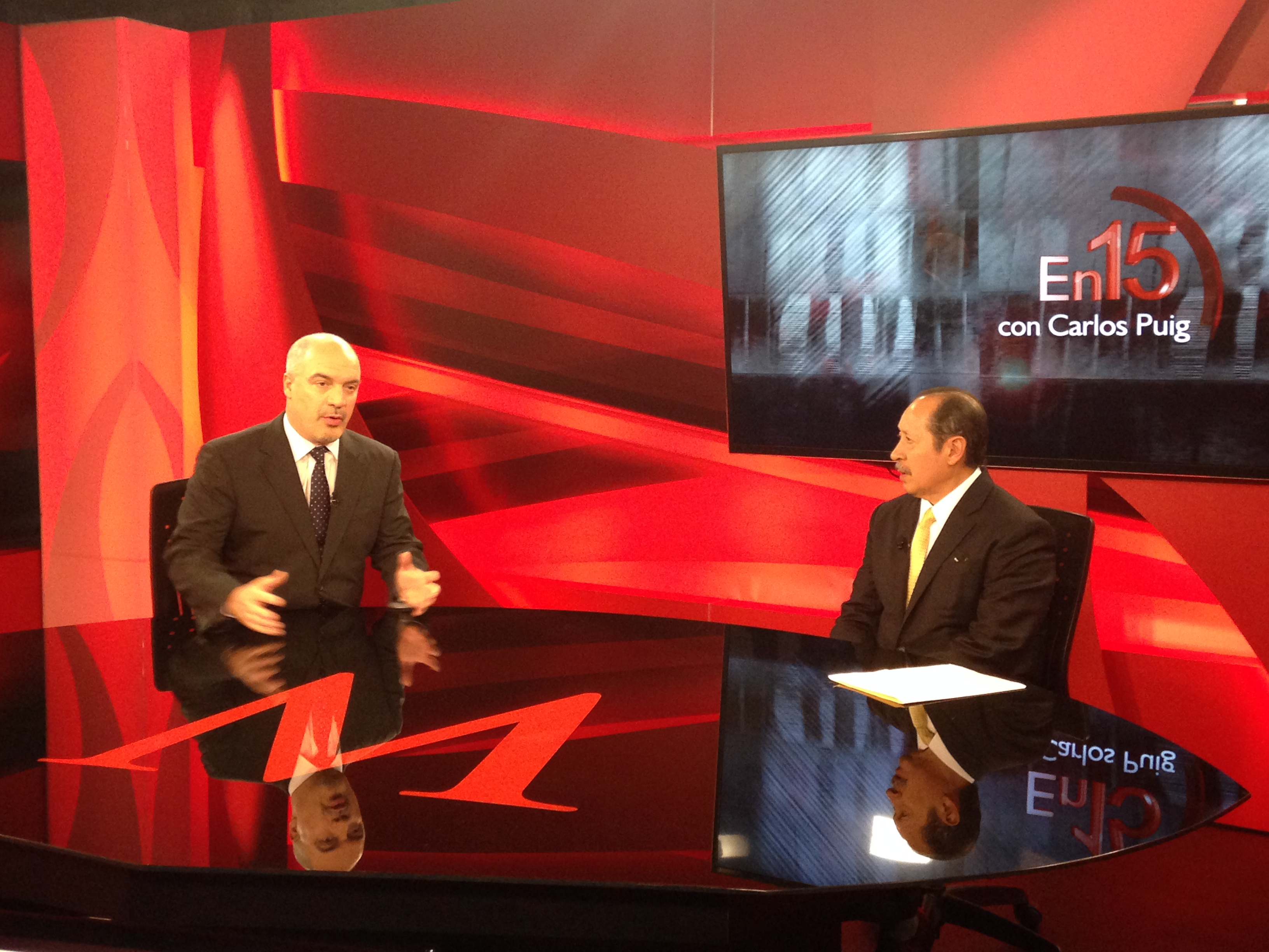 Leonel Godoy en entrevista con Carlos Puig