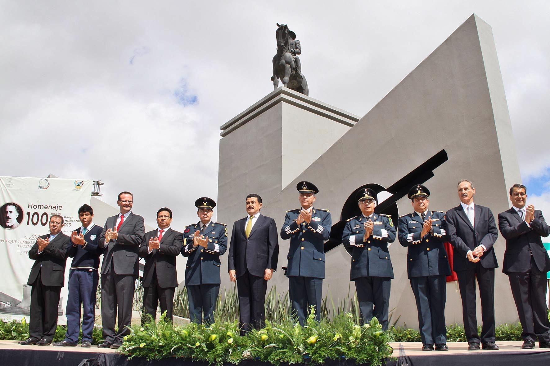 Atestiguaron la remodelación del monumento al General Felipe Ángeles, en la capital del estado.  