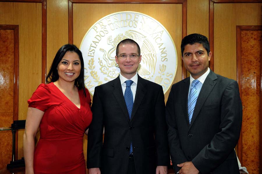 Eduardo Rivera Pérez, alcalde de Puebla, se reunió con diputados federales.