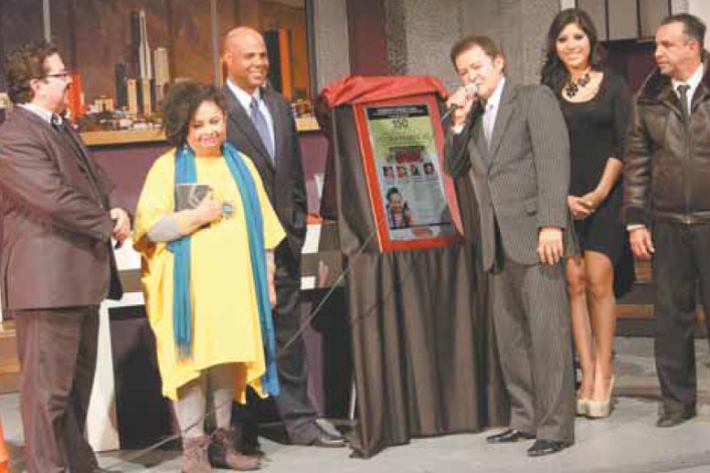 Los actores se mostraron felices durante la ceremonia de la develación de la placa.