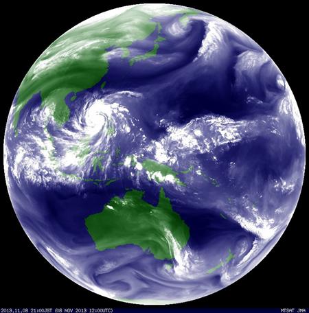 Fotografía de satélite facilitada por la Agencia Meteorológica de Japón que muestra al tifón Haiyan en Filipinas 
