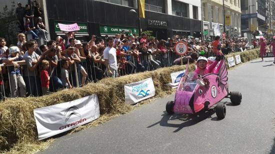 Carrera de 'autos locos' en Buenos Aires