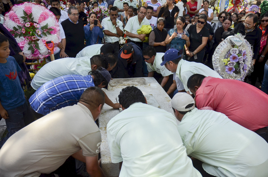 El certificado menciona que el alcalde murió por homicidio.