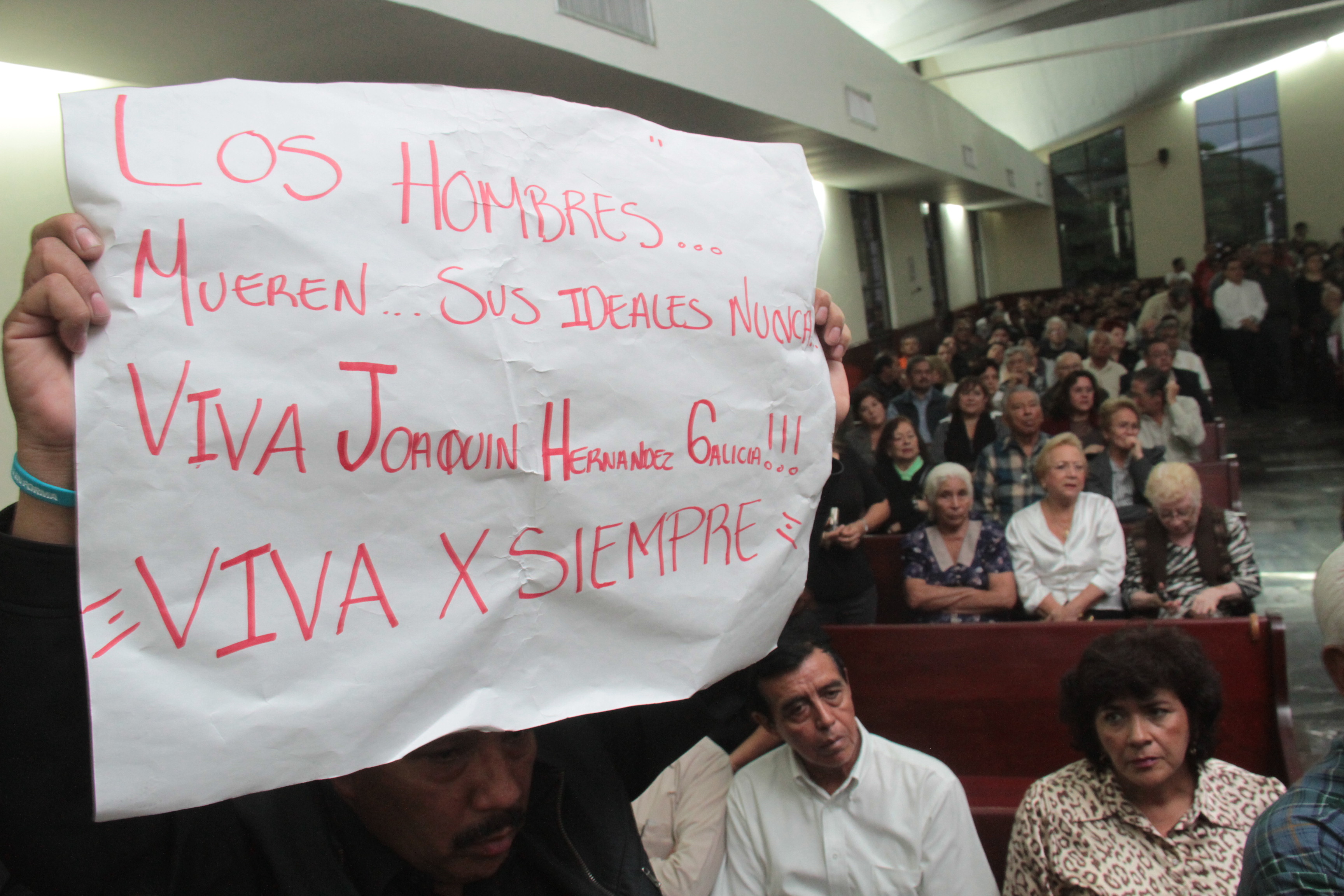 Fueron numerosas las muestras de apoyo a la familia del finado ex líder sindical.