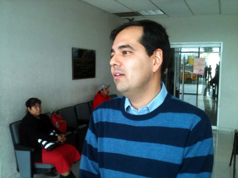 Carlos Castañón representante del grupo demandante. 