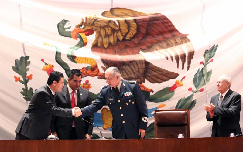 Durante el homenaje donde se inscribió la frase “Centenario del Ejército Mexicano” en el muro de honor de la Sala de Sesiones del Congreso local