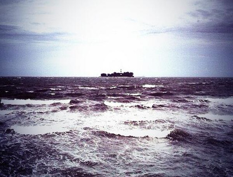 El puerto amaneció despejado, pero con viento