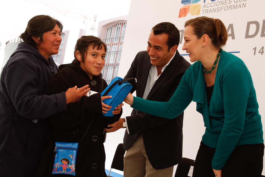 Entrega aparatos auditivos Martha Erika Alonso 