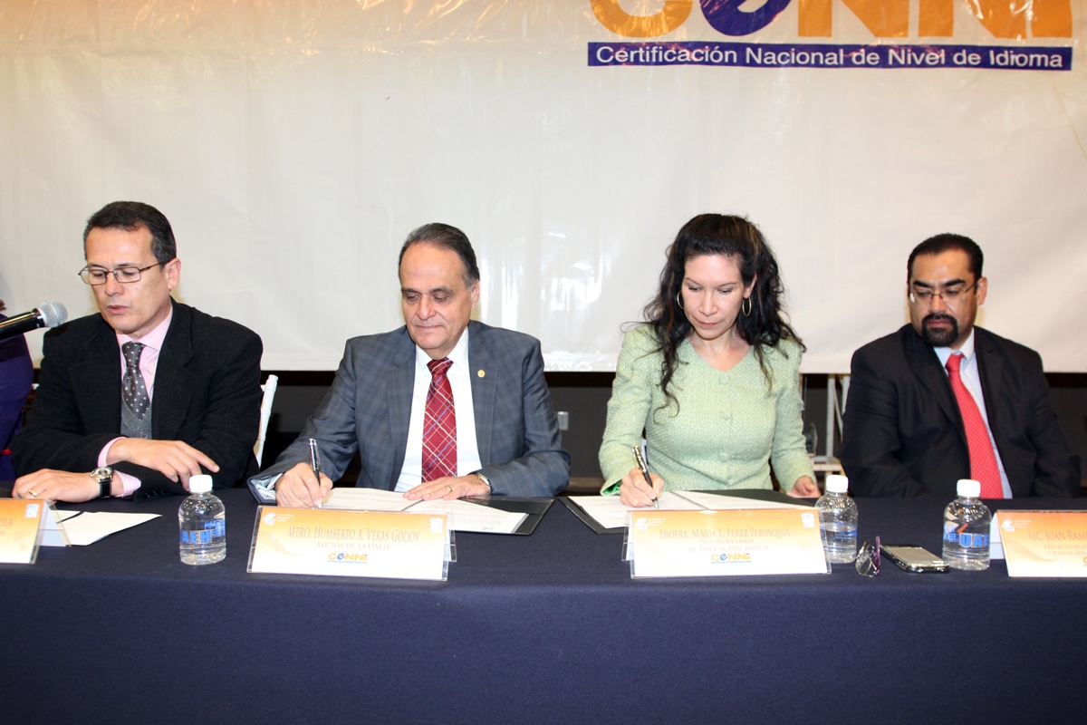 Firma de convenio entre la UAEH y la SEPH. 
