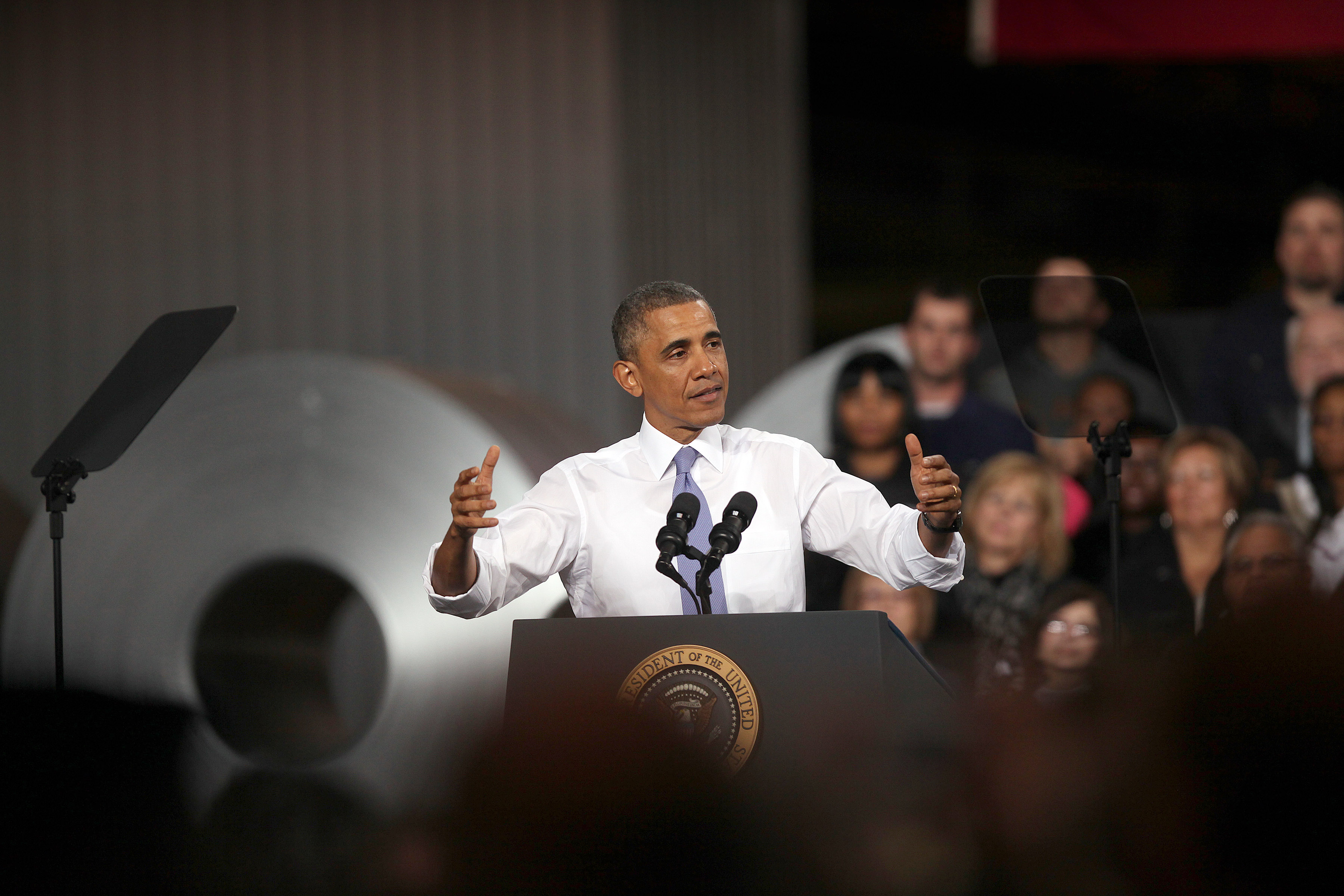  Obama habla a los trabajadores de ArcelorMittal, la mayor empresa acerera del mundo, hoy en Cleveland, Ohio 