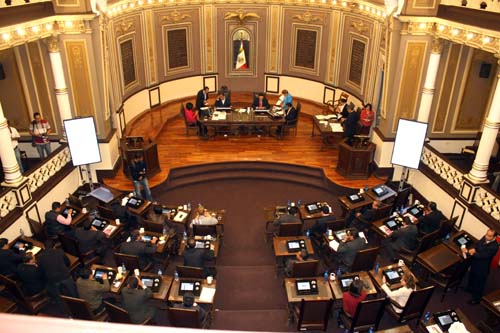 Congreso local en sesión pública.