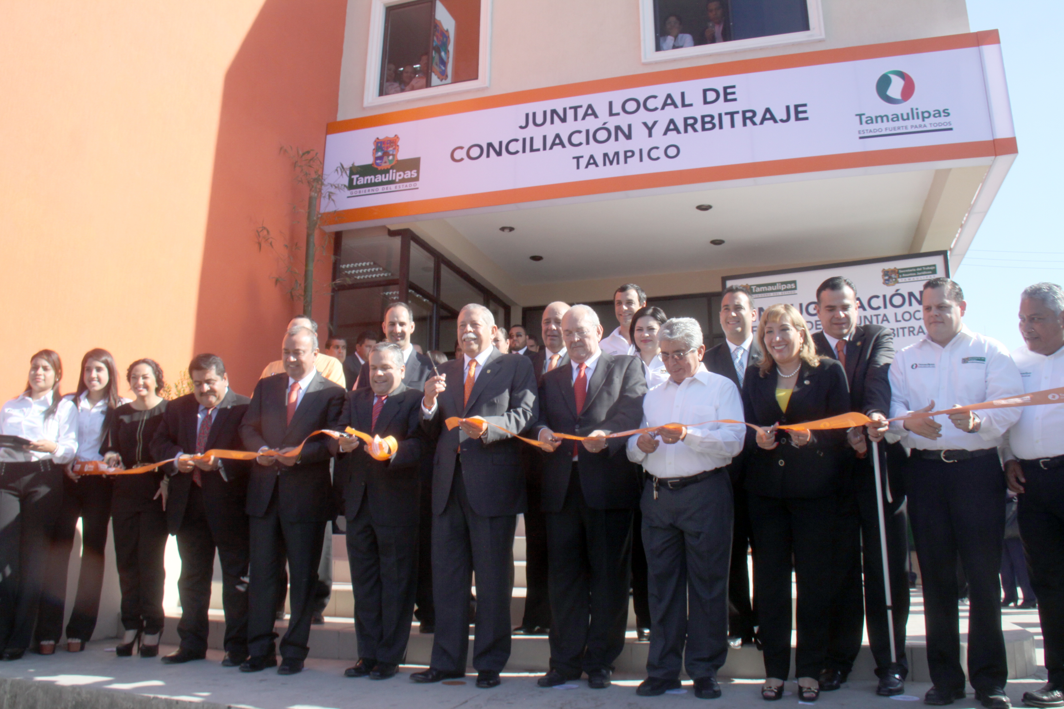 El mandatario estatal inauguró las nuevas oficinas.