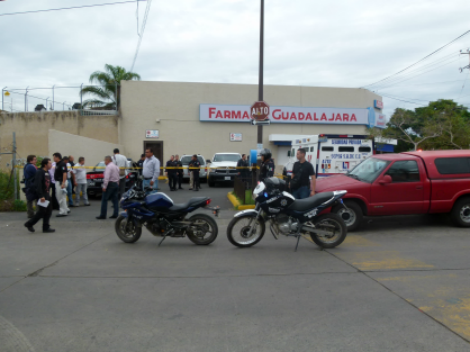 En el estacionamiento se desató la balacera.