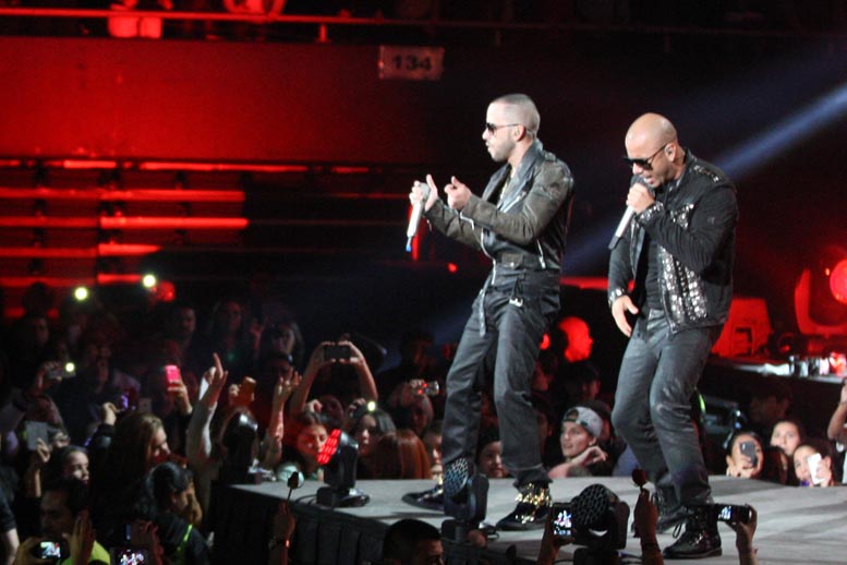 Los reggaetoneros se lucieron en su presentación de anoche en la Arena Monterrey.