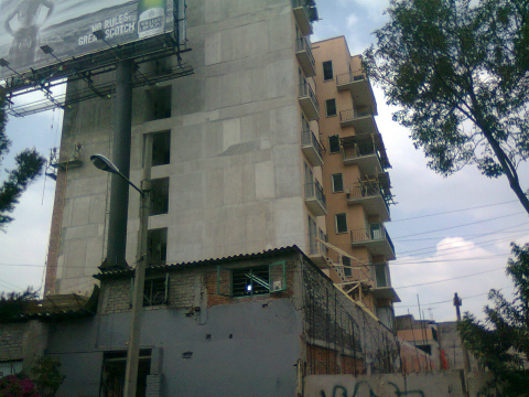 Edificación en avenida Revolución 1043, en zona declarada con valor patrimonial.