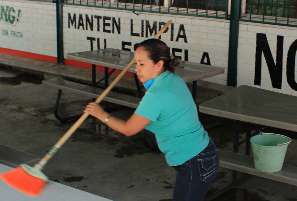 Padres realizaron limpieza.