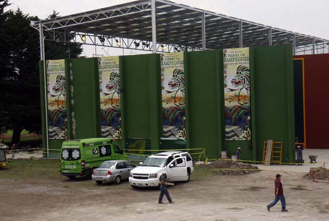 El complejo de frontón deberá quedar listo antes de septiembre de 2014.