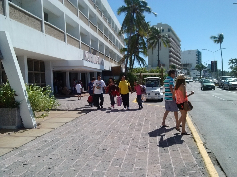 Inicia el éxodo de vacacionistas regionales que llegaron desde el viernes.